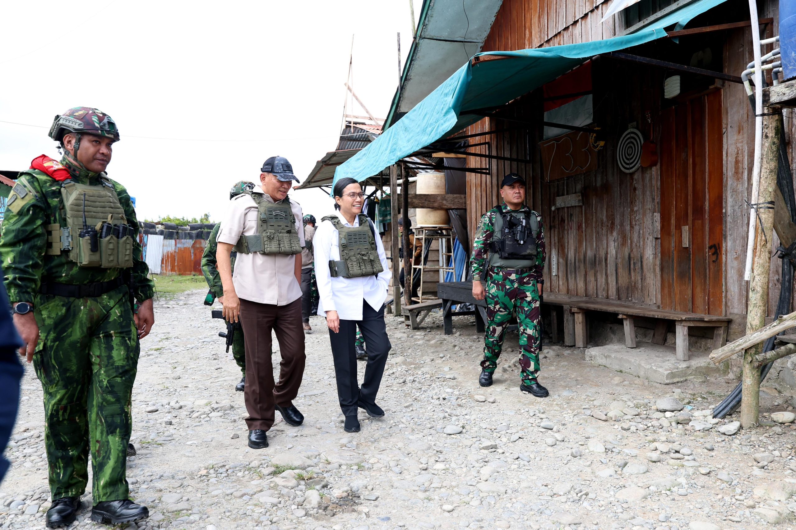 Menteri Pertahanan dan Menteri Keuangan Kunjungi Pasukan TNI di Papua