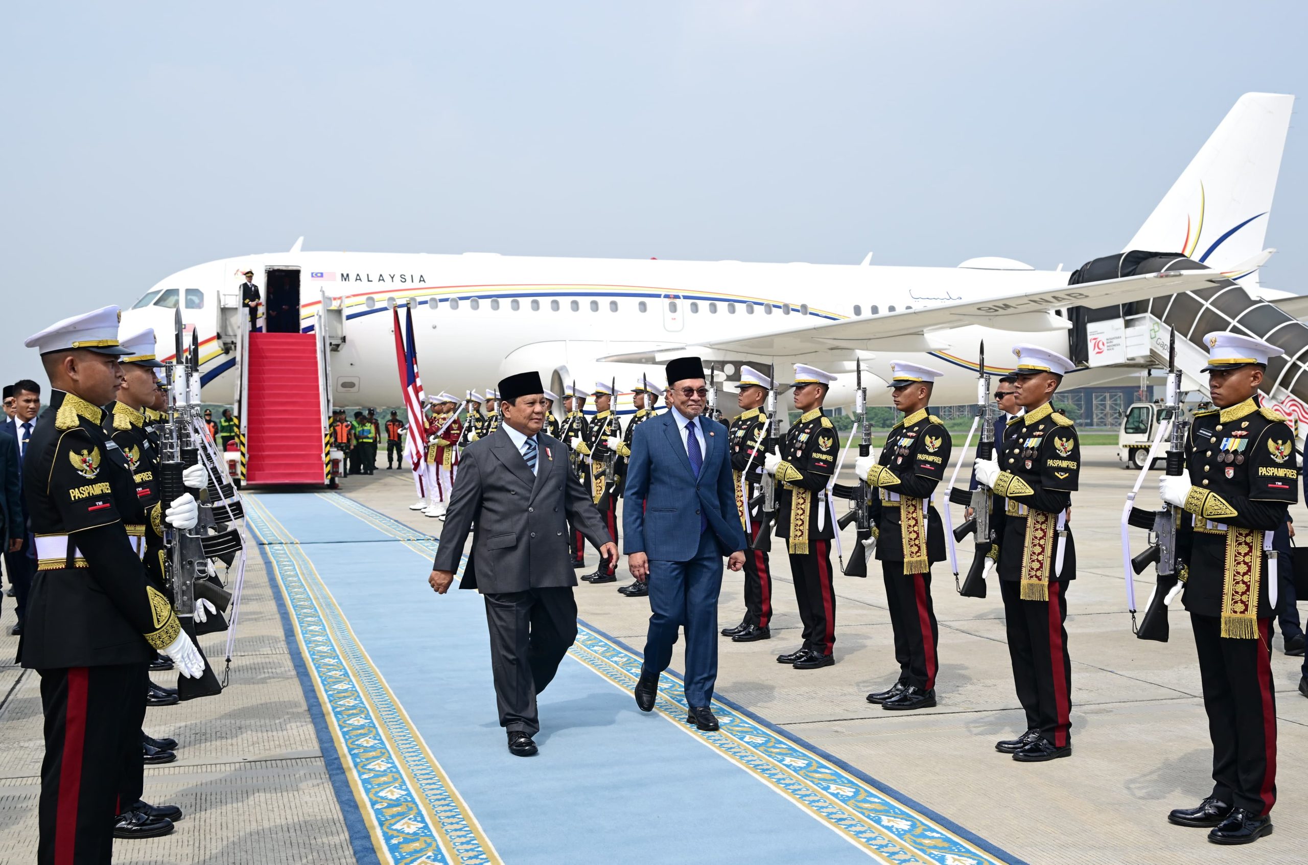 Presiden RI Prabowo Subianto menjemput PM Malaysia Anwar Ibrahim