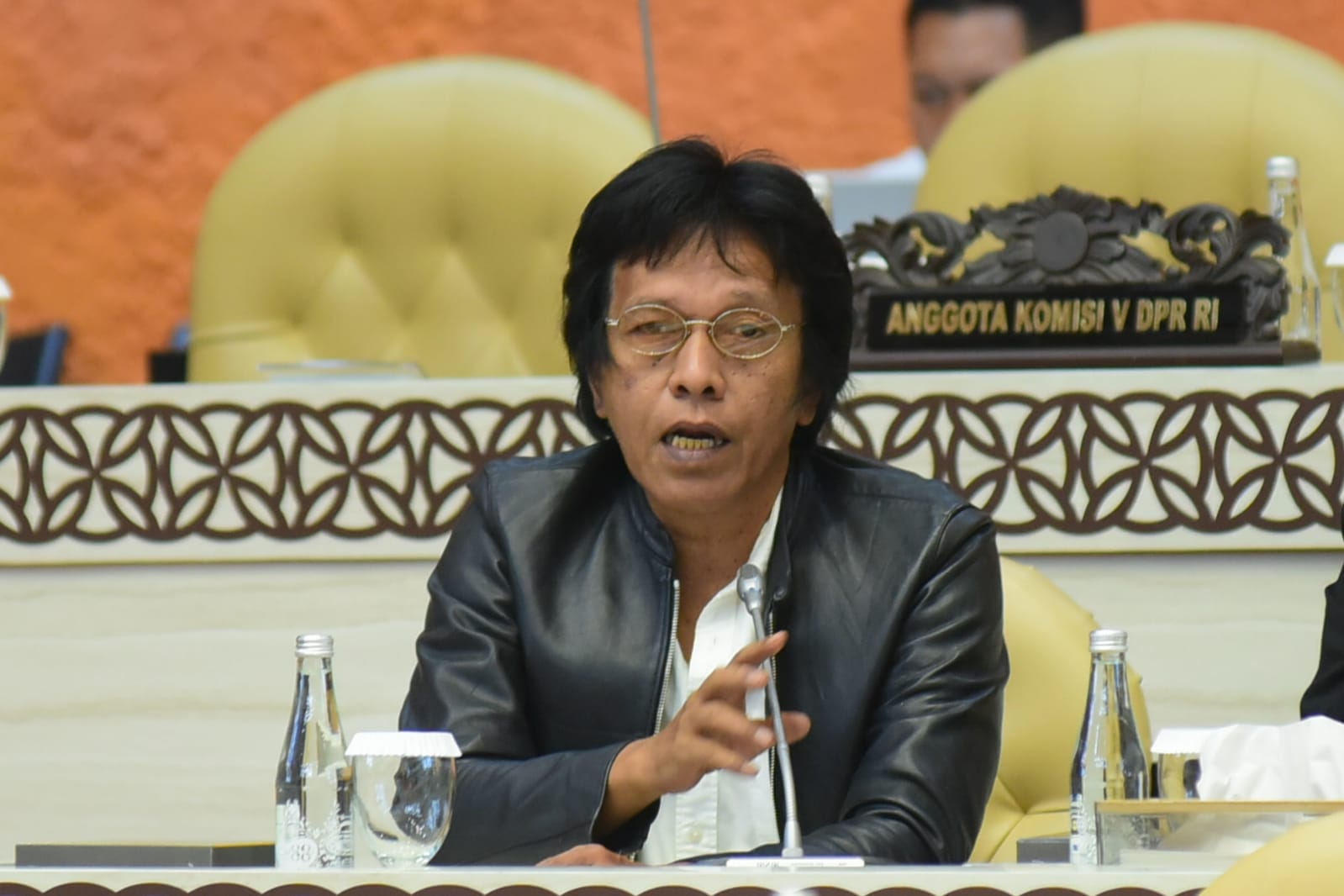 Anggota_Komisi_V_DPR_RI_Adian_Napitupulu_saat_Rapat_Kerja_Komisi_V_DPR_RI_dengan_Menteri_Perhubungan20250701102412