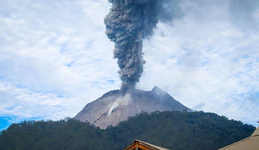 gunung lewatobi