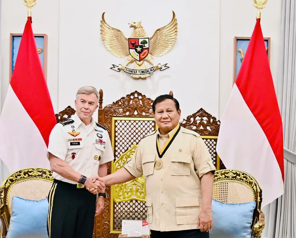 Presiden Prabowo Terima Medali Kehormatan dari Komando Operasi Khusus AS di Istana Merdeka