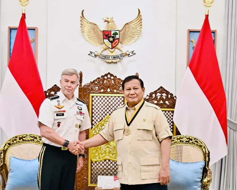 Presiden Prabowo Terima Medali Kehormatan dari Komando Operasi Khusus AS di Istana Merdeka