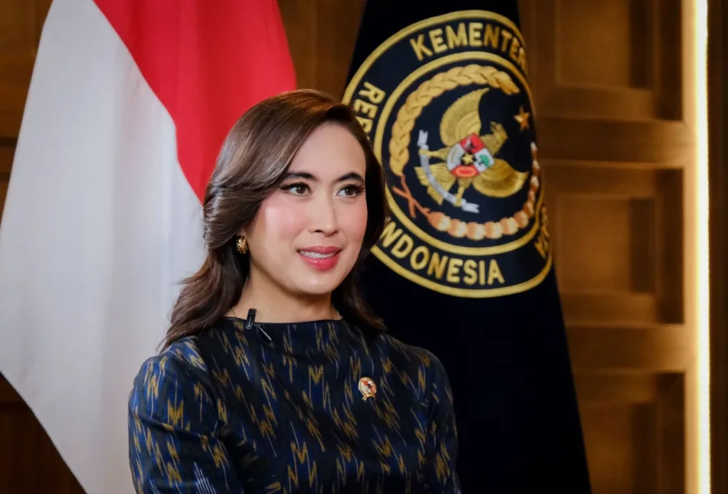 Menpar-Widiyanti-Buka-Suara-soal-Isu-Mandi-Air-Galon-Saya-Paling-Jarang-Merepotkan