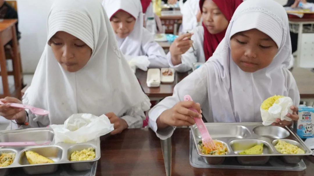 Siswa yang mendapatkan program Makan Bergizi Gratis (MBG). (Dok. Biro Humas BGN)