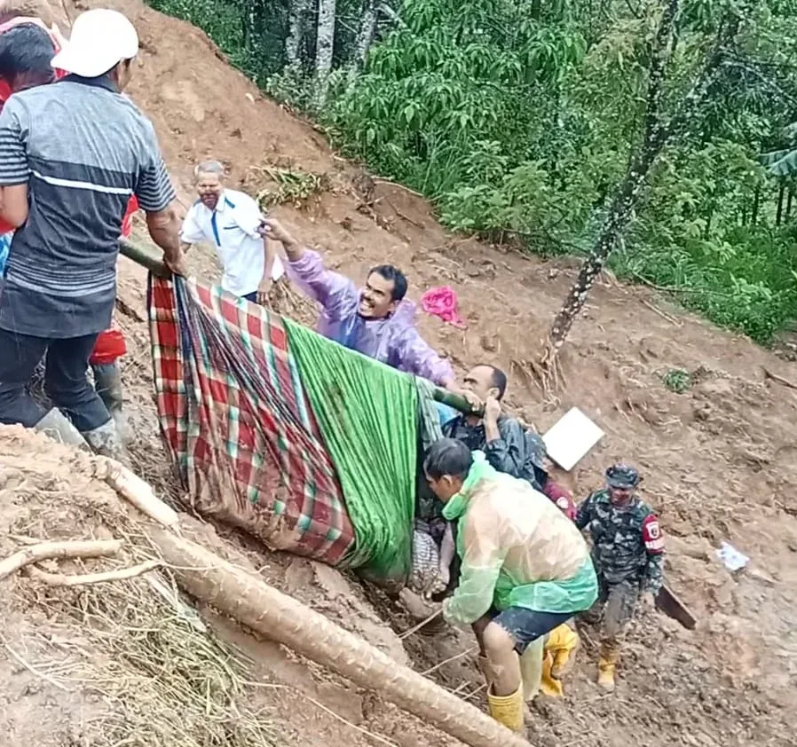Prajurit TNI Tertimbun Longsor