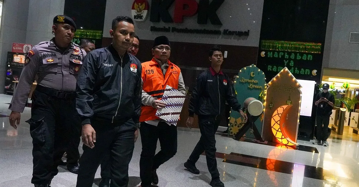 KPK-Tahan-Tersangka-Dugaan-TPK-Pembagian-Kuota-Ibadah-Haji-Indonesia-Tahun-2023-2024-image_large