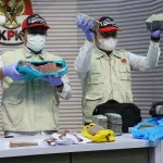 KPK-Tangkap-Tangan-Tersangka-Dugaan-Suap-Ijon-Proyek-di-Pemkab-Rejang-Lebong-image_large