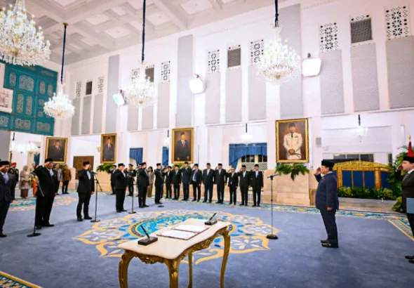 Presiden Prabowo Subianto secara resmi melantik menteri dan wakil menteri negara Kabinet Merah Putih dalam sisa masa jabatan periode tahun 2024-2029 di Istana Negara, Jakarta, pada Senin, 27 April 2026. (Foto: BPMI Setpres)