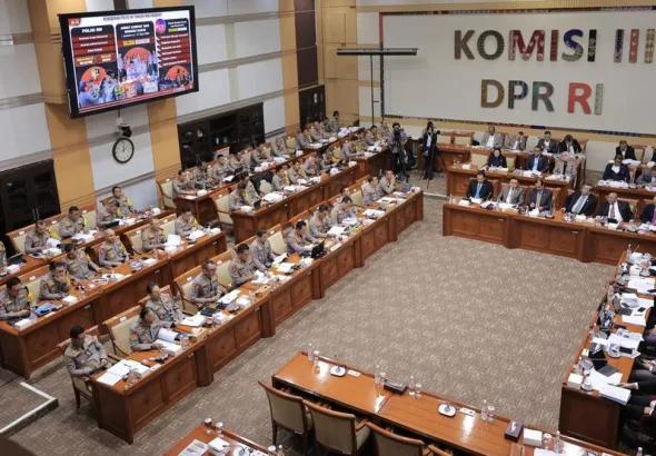rapat-kerja-komisi-iii-dpr-ri-dengan-kapolri-jenderal-listyo-sigit-prabowo-senin-11112024-1_169
