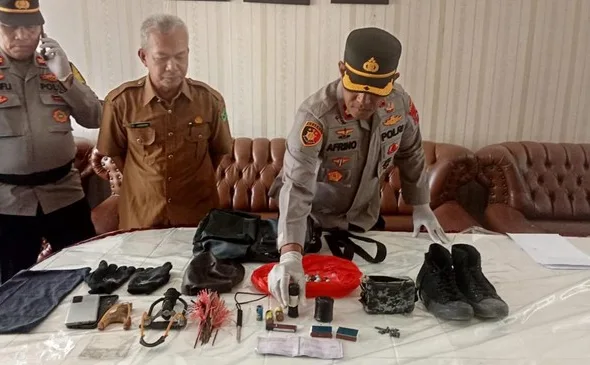 densus-88-turun-tangan-dalami-ledakan-di-sman-3-padang-1784018447126_169